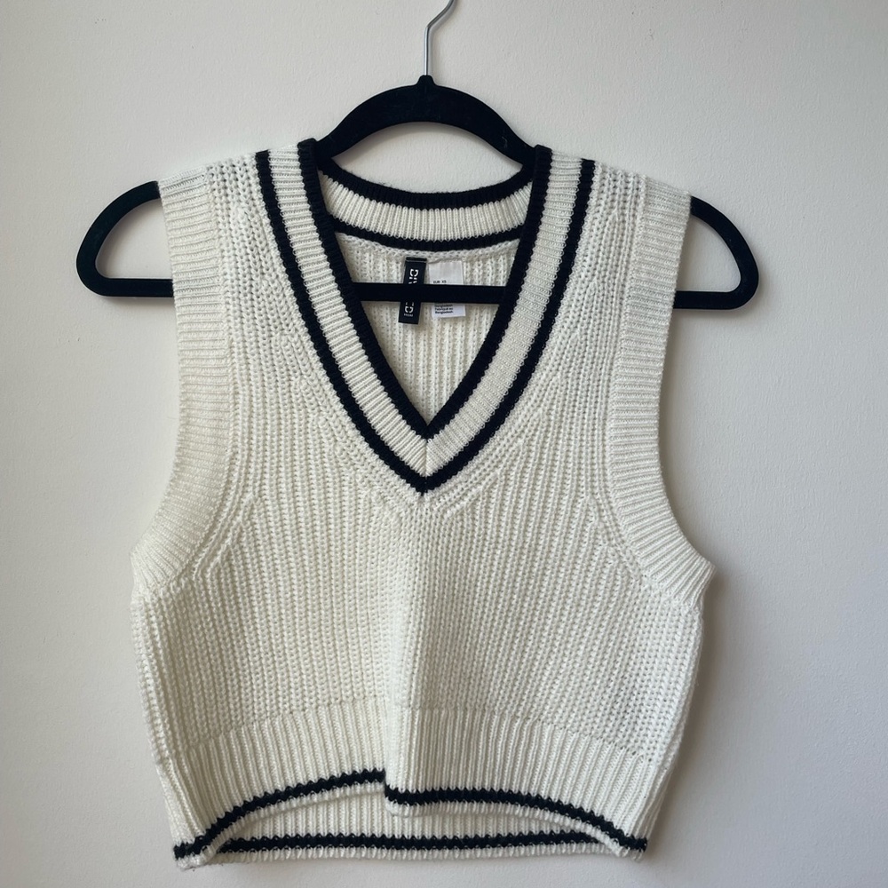 Cropped sweater vest